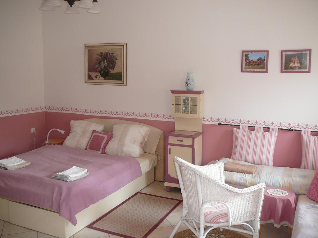 Ferienwohnung La Ferme de Sissi Smrzice Zimmer foto