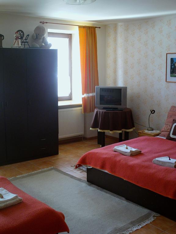 Ferienwohnung La Ferme de Sissi Smrzice Zimmer foto